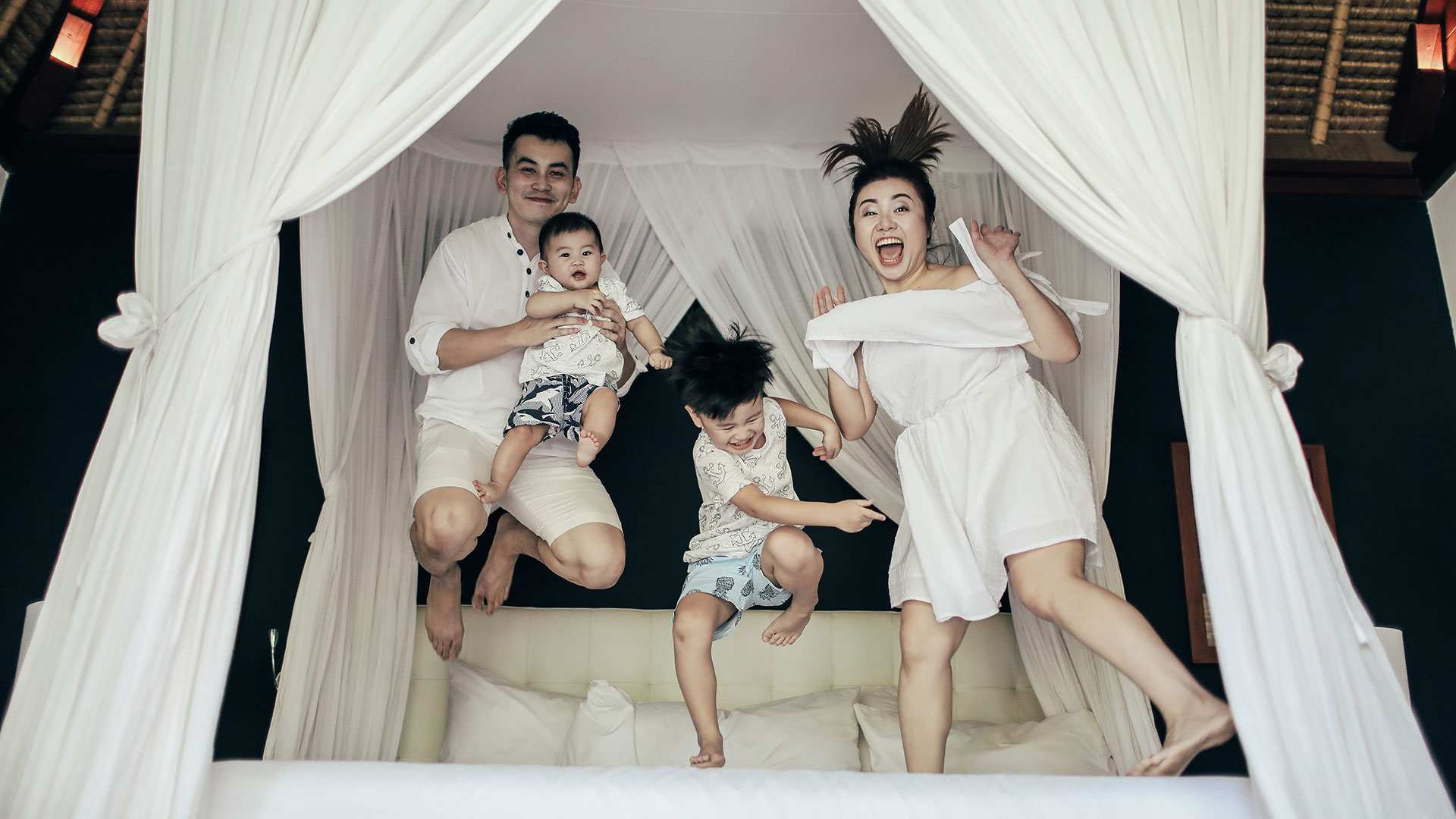 Photo shoot of Andrea and her family, in their villa and Jimbaran beach...