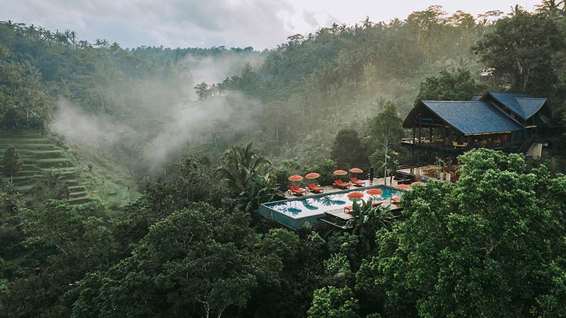 This is one of the most spectacular resort that we have ever shot and also the most challenging. Buahan is a Banyan Tree Escape, located in one of the valleys of Buahan...
