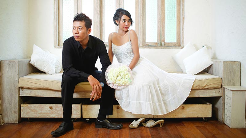 Joni & Ayu Pre Wedding gallery, taken at Kintamani, Gunarsa Museum, and Putih Pino Cafe.