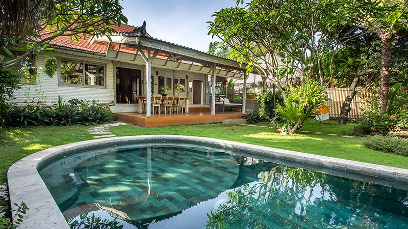 It’s an amazing classic style villa located in Jl Nelayan, Canggu. Consist of 3 bedrooms, the villa has its own uniqueness that can be seen...