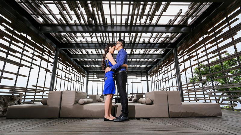 One sweet couple from Jakarta, Robert and Nina couple photo sessions taken in Alila Villas Uluwatu.