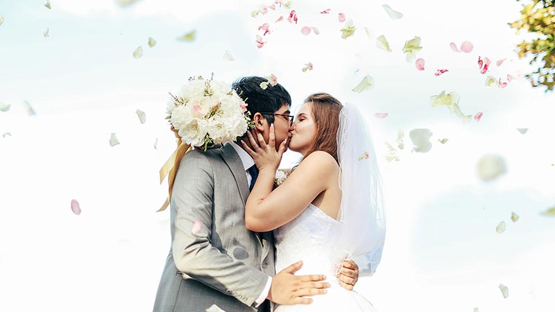 Zack and Elizabeth, a couple from Singapore that hold their simple and minimalist wedding in Laguna Resort...