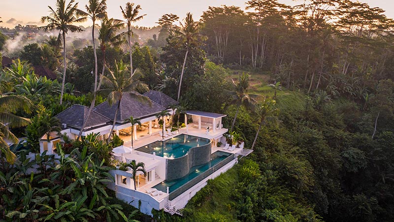 A villa which is located around Ubud always be number one choice for people who want to feel the most of Bali’s vibes and this villa is one good example.
